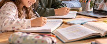 La AVT ofrece de nuevo el programa de refuerzo escolar y académico online para menores y estudiantes